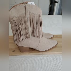 Time And Tru Women's fring western cowgirl boots size 11 Cream color.